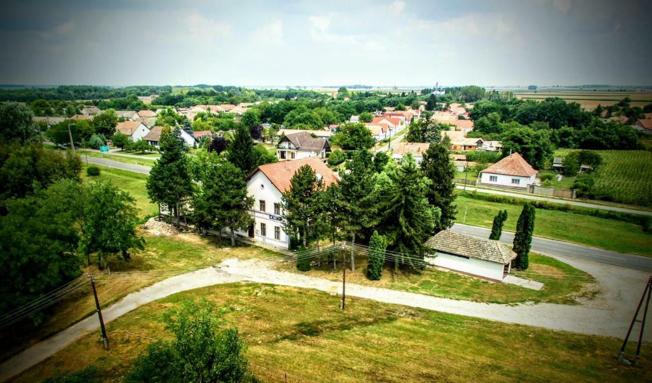 Locomotiv Vendeghaz Hercegszanto Bagian luar foto